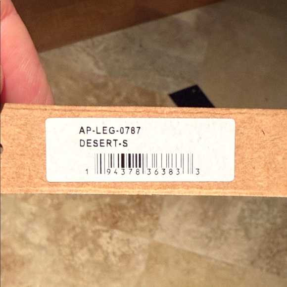 SKIMS Desert Beige Leggings - Picture 10 of 10